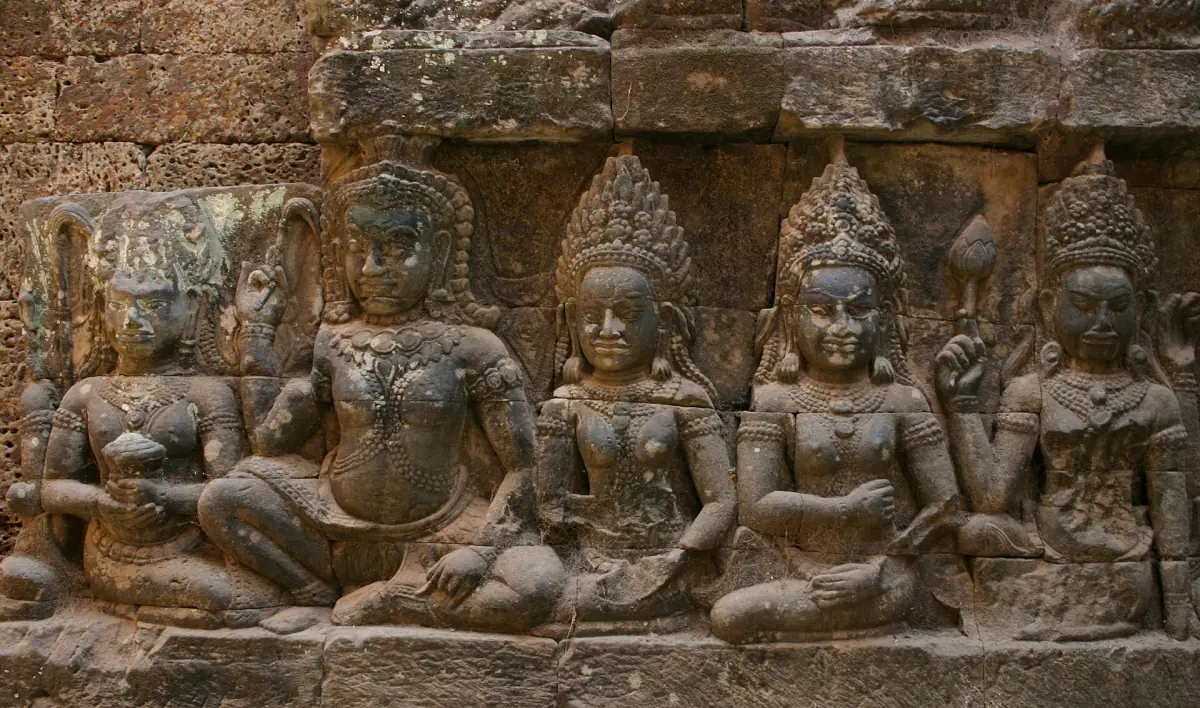 Seated figures carved in a row on the Leper King terrace