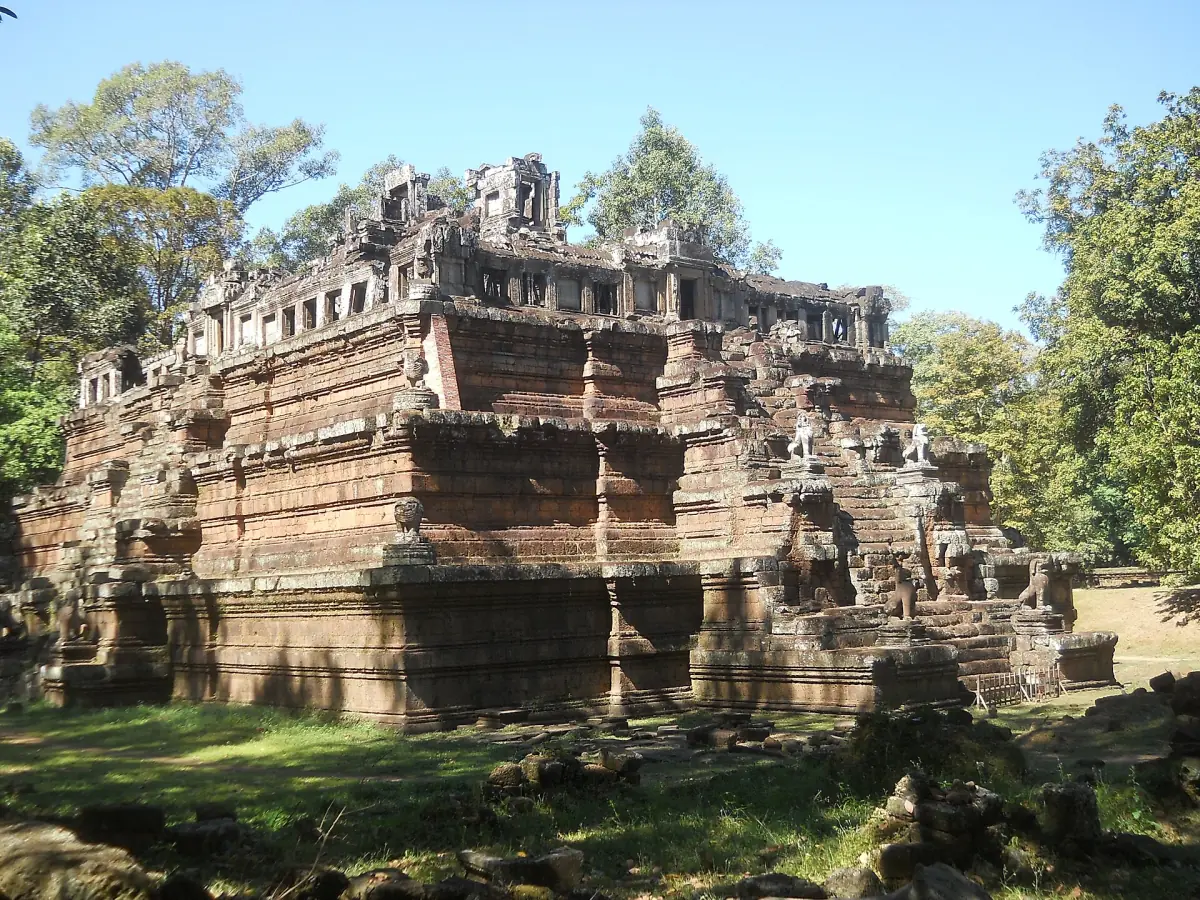 Side view of the Phimeanakas tiers among trees
