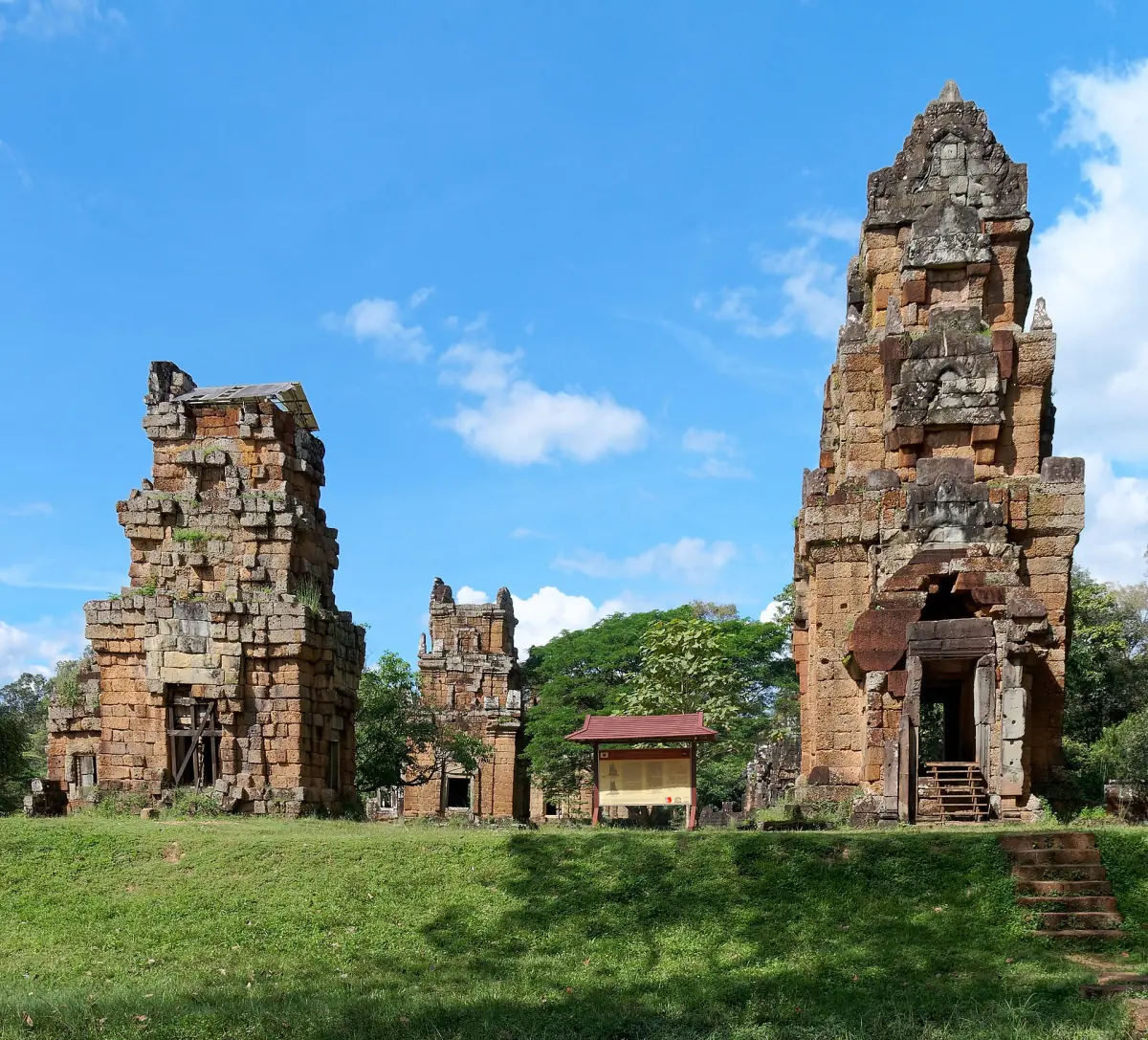 Brick towers of Prasat Suor Prat across the open lawn